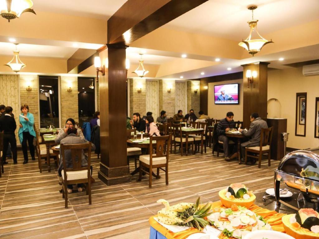 Da Yatra Courtyard Hotel & Resort Pokhara Kültér fotó