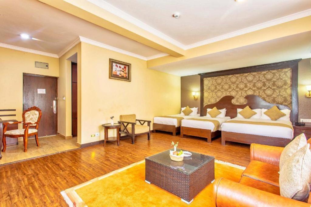 Da Yatra Courtyard Hotel & Resort Pokhara Kültér fotó