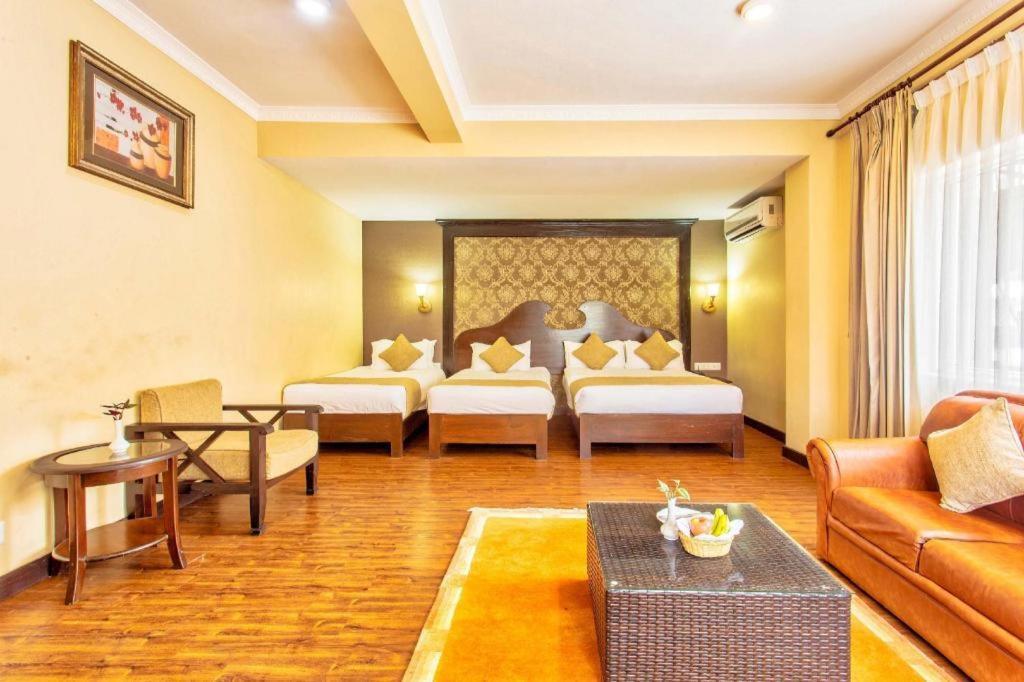 Da Yatra Courtyard Hotel & Resort Pokhara Kültér fotó