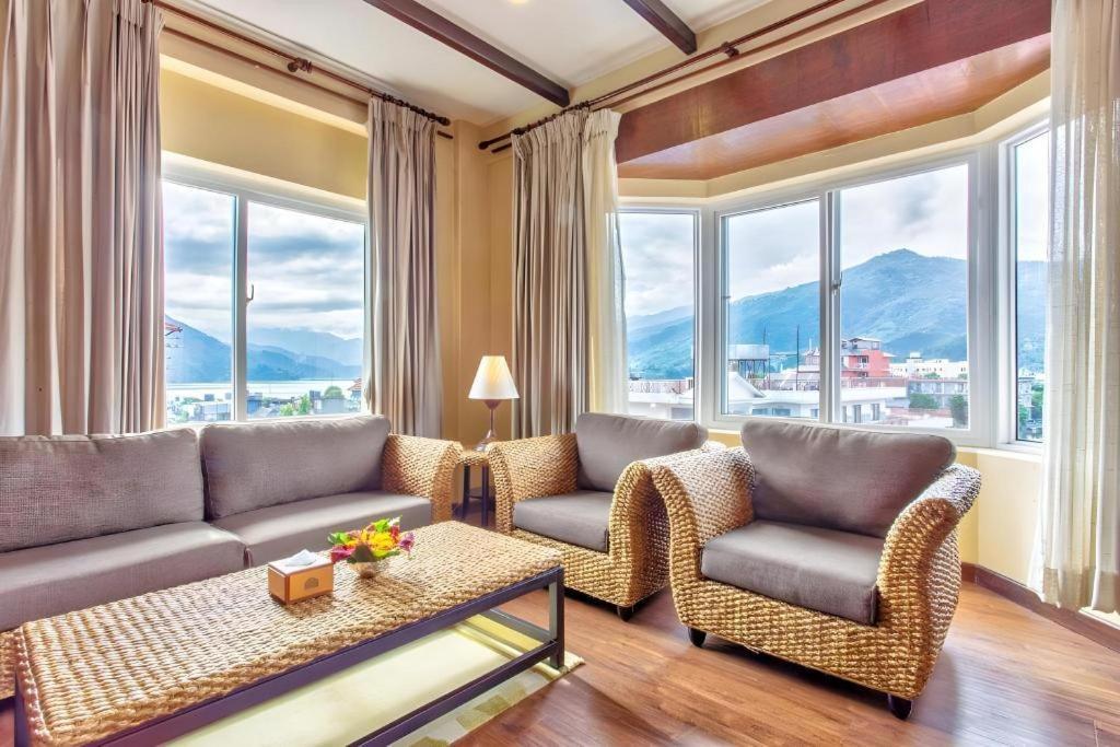 Da Yatra Courtyard Hotel & Resort Pokhara Kültér fotó