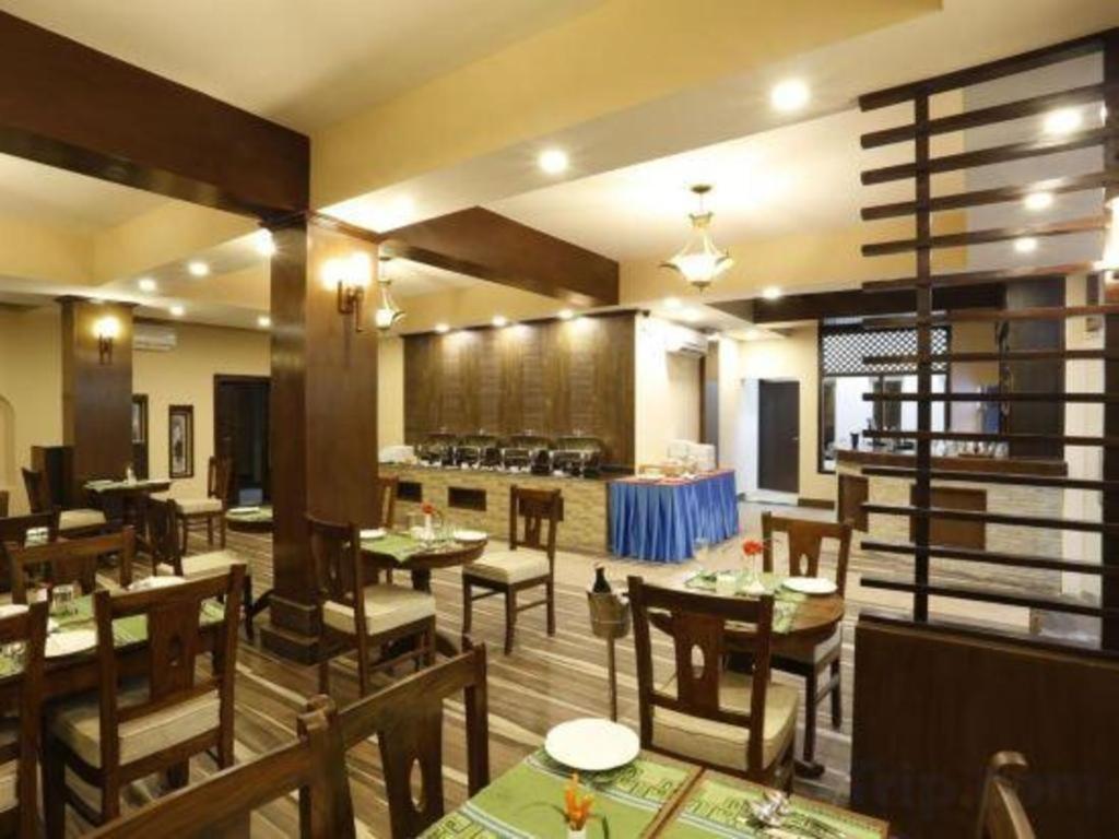 Da Yatra Courtyard Hotel & Resort Pokhara Kültér fotó