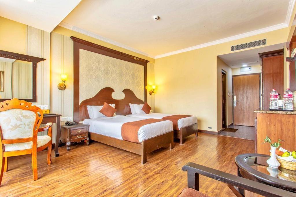 Da Yatra Courtyard Hotel & Resort Pokhara Kültér fotó