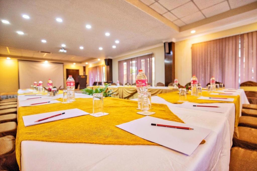 Da Yatra Courtyard Hotel & Resort Pokhara Kültér fotó
