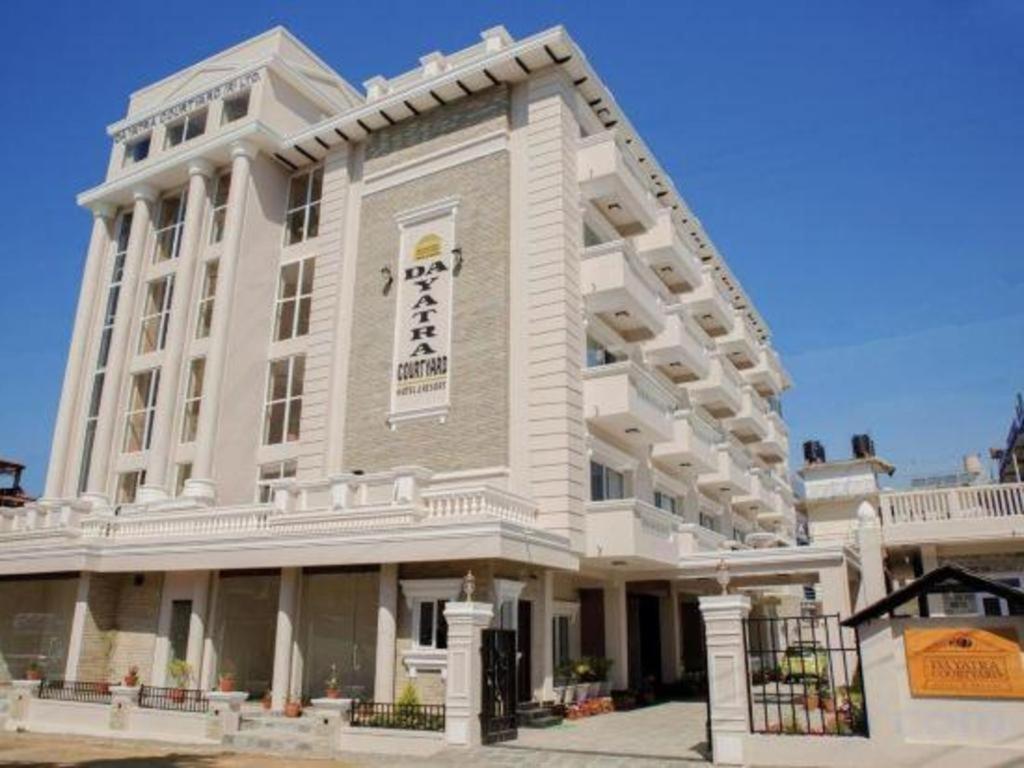 Da Yatra Courtyard Hotel & Resort Pokhara Kültér fotó