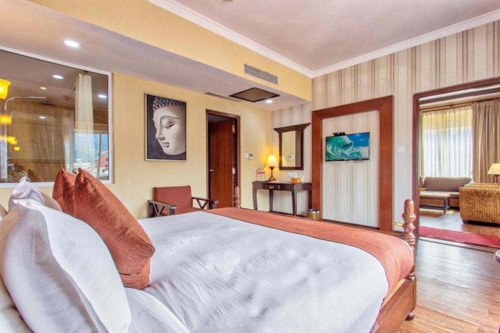 Da Yatra Courtyard Hotel & Resort Pokhara Kültér fotó