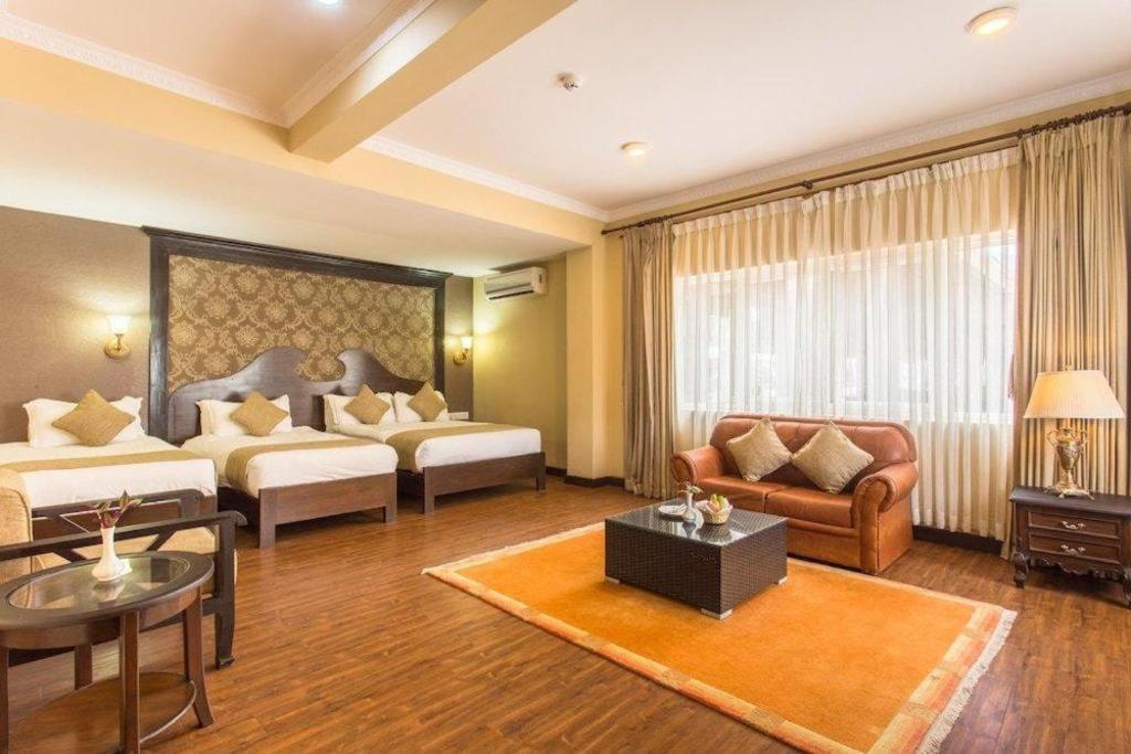 Da Yatra Courtyard Hotel & Resort Pokhara Kültér fotó